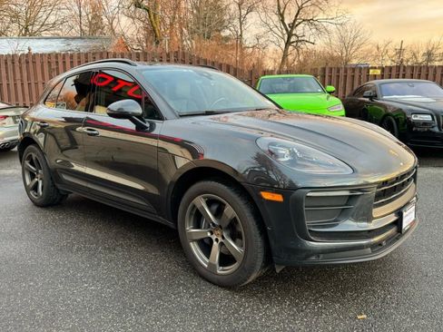 Used 2022 Porsche Macan image 3