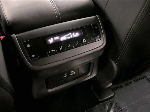 Used 2025 Nissan Pathfinder SV FWD image 32