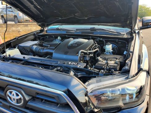 Used 2016 Toyota Tacoma SR5 w/ Towing Package RWD image 38