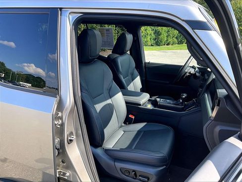 Used 2024 Lexus GX 550 w/ Accessory Package (2T) AWD/4WD image 11