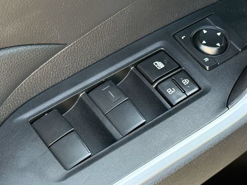 Used 2021 Toyota RAV4 XLE AWD/4WD image 19