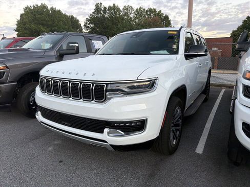 Used 2024 Jeep Wagoneer Series II w/ Flexible Seating Group RWD image 1