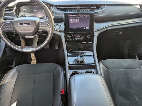 Used 2025 Jeep Grand Cherokee Altitude AWD/4WD image 24
