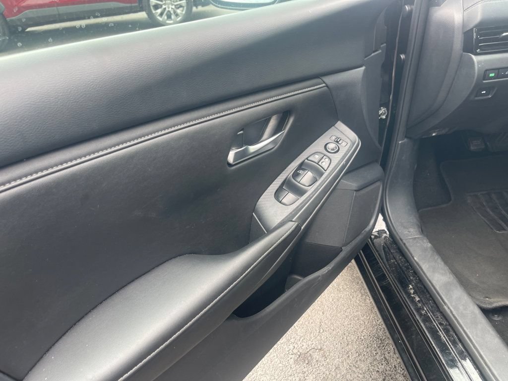 Used 2025 Nissan Sentra SV FWD image 9
