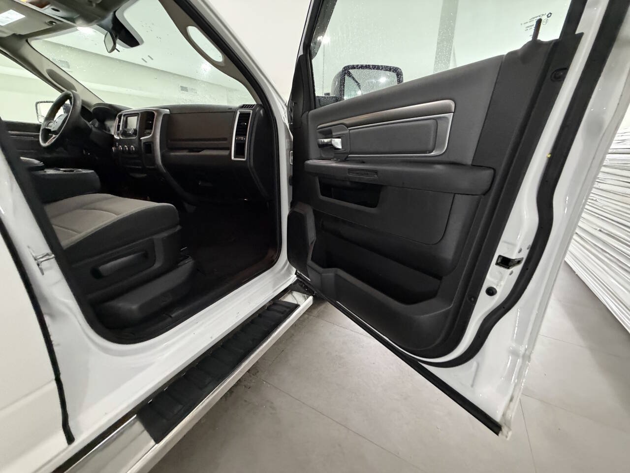 Used 2021 RAM 1500 Classic SLT AWD/4WD image 15