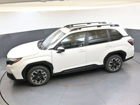 Used 2025 Subaru Forester Premium AWD/4WD image 37