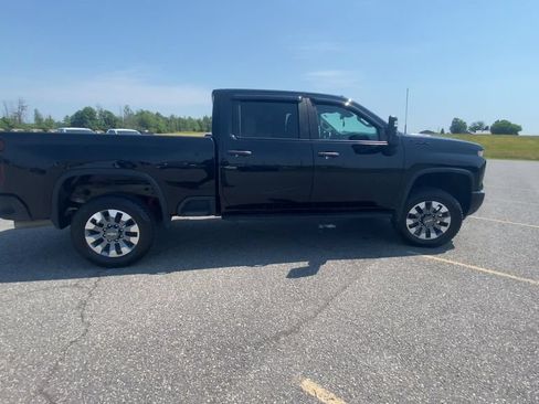 Used 2024 Chevrolet Silverado 2500 Custom w/ Custom Value Package AWD/4WD image 9