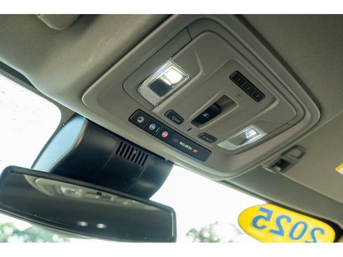 Used 2025 GMC Sierra 2500 SLT AWD/4WD image 30