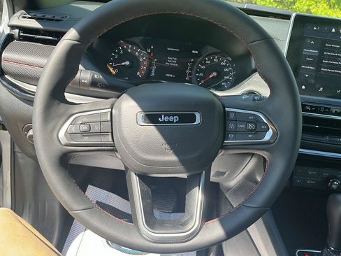 Used 2026 Jeep Compass Trailhawk AWD/4WD image 13
