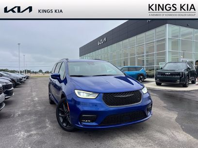 Used 2021 Chrysler Pacifica Touring w/ S Appearance Package