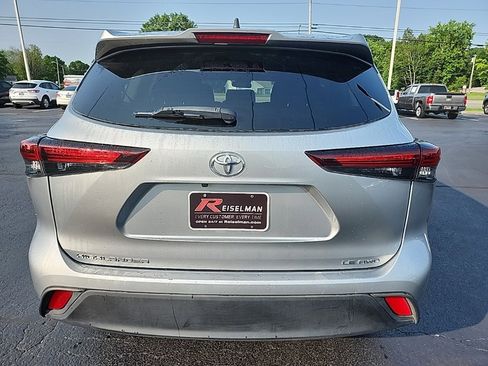 Used 2024 Toyota Highlander LE image 4