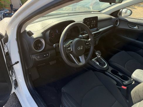Used 2020 Kia Forte LXS FWD image 18