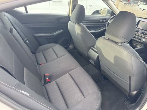 Used 2024 Nissan Altima 2.5 SV image 6
