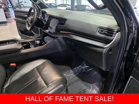Used 2022 Jeep Wagoneer Series I AWD/4WD image 19