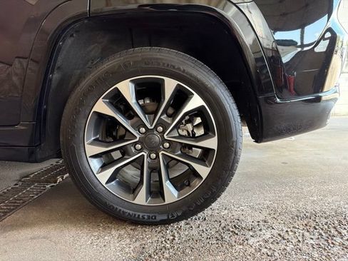 Used 2023 Jeep Grand Cherokee Overland AWD/4WD image 10
