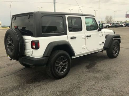 Used 2025 Jeep Wrangler Unlimited Sport AWD/4WD image 8