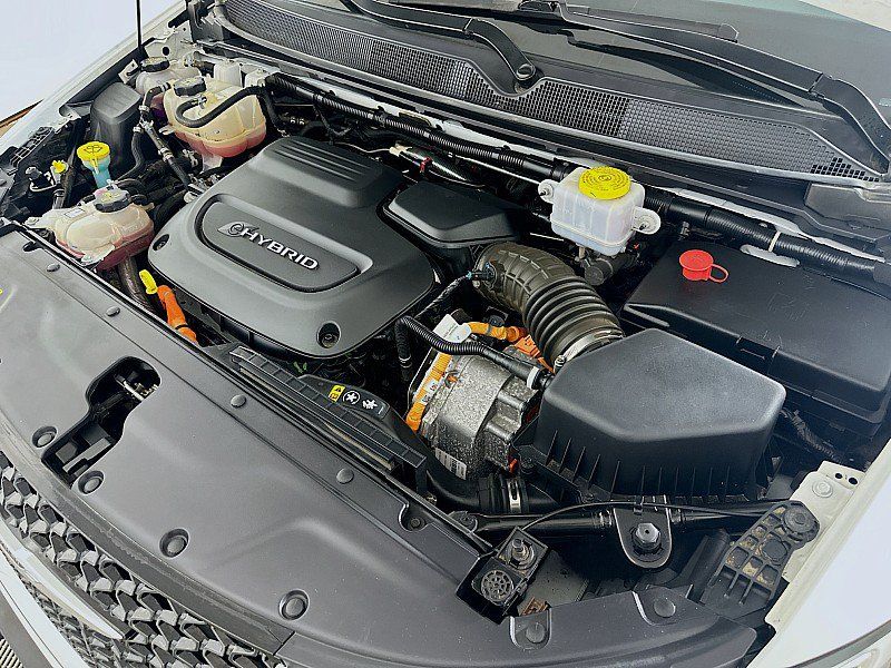 Used 2023 Chrysler Pacifica Limited FWD image 32