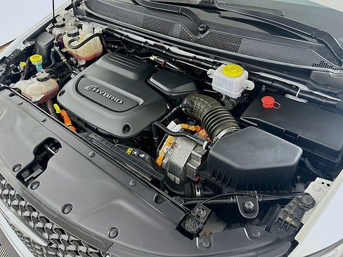 Used 2023 Chrysler Pacifica Limited FWD image 32