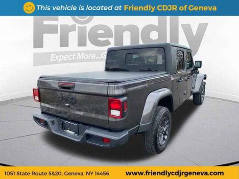 Used 2024 Jeep Gladiator Sport image 5