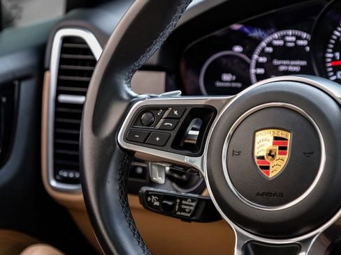 Used 2019 Porsche Cayenne AWD/4WD image 17