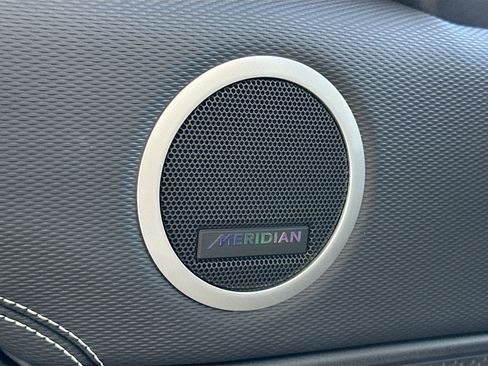 Used 2024 Land Rover Discovery Dynamic SE image 19