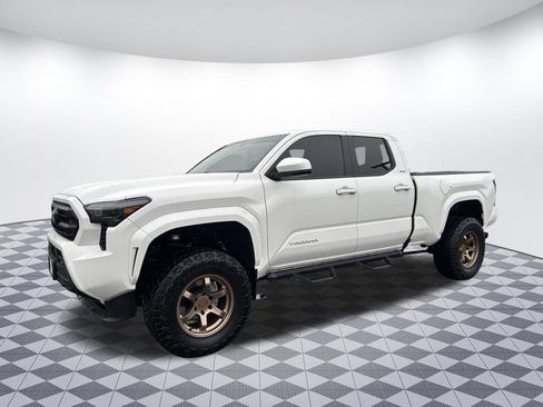 Used 2024 Toyota Tacoma SR5 image 3