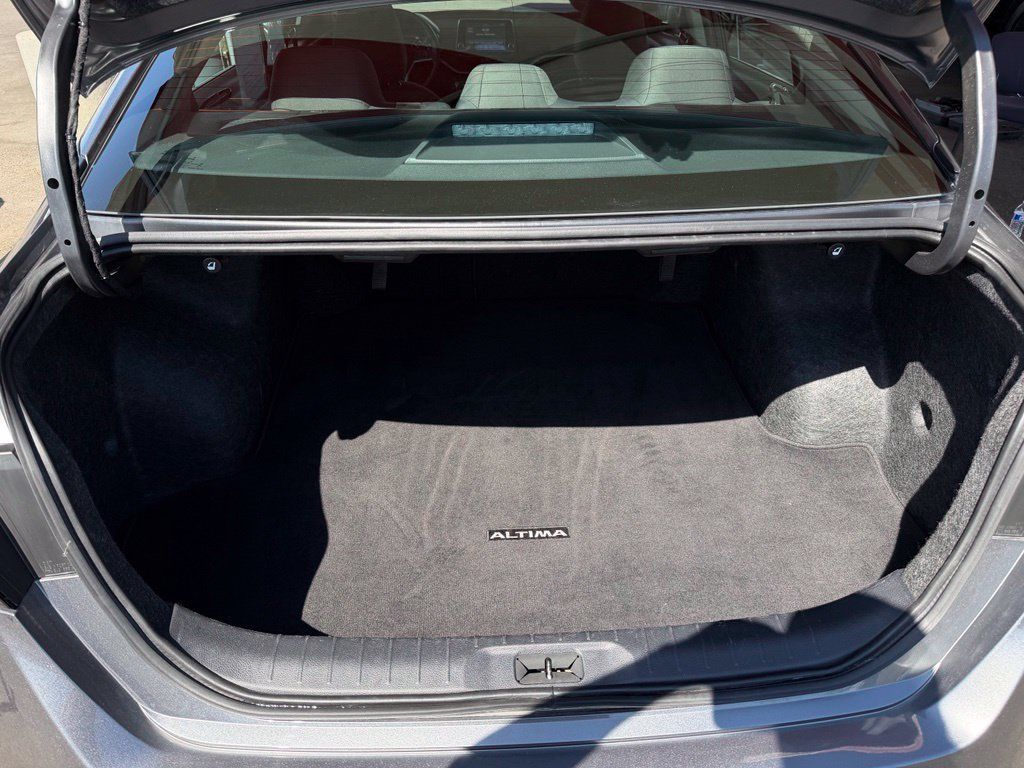 Used 2025 Nissan Altima 2.5 SV FWD image 10