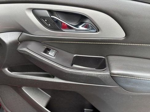 Used 2020 Chevrolet Traverse LT image 43