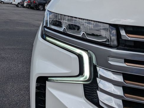 Used 2022 Chevrolet Tahoe High Country AWD/4WD image 13