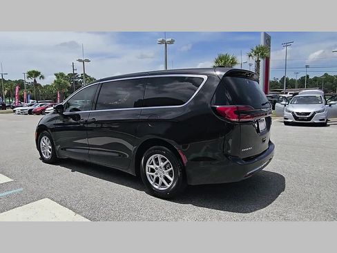 Used 2023 Chrysler Pacifica Touring-L w/ Uconnect Theater Family Group FWD image 27