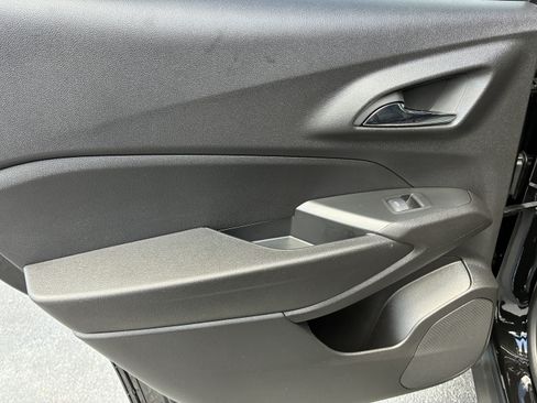Used 2026 Chevrolet Trax LT FWD image 16