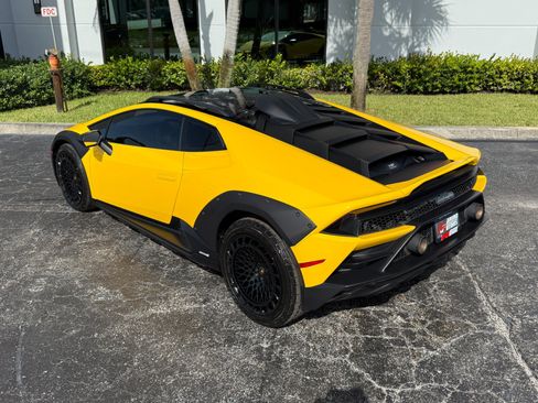 Used 2023 Lamborghini Huracan Sterrato AWD/4WD image 14