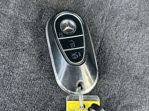 Used 2024 Mercedes-Benz GLC 300 image 21