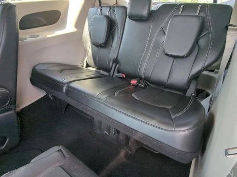 Certified 2024 Chrysler Pacifica Touring-L FWD image 24