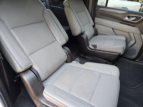 Used 2022 GMC Yukon XL SLT w/ SLT Premium Package image 28