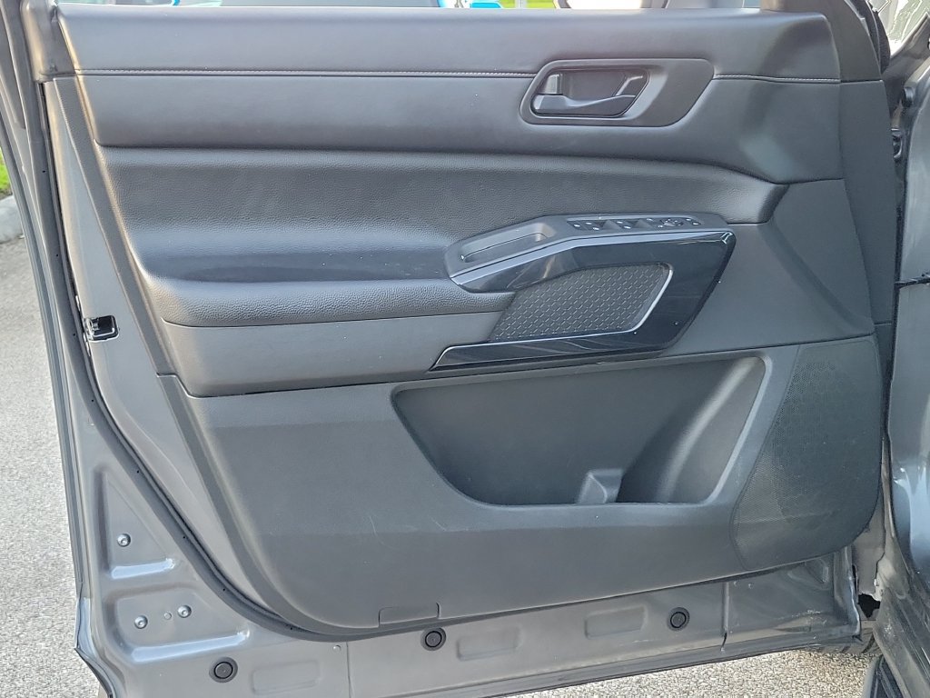 Used 2024 Nissan Pathfinder S FWD image 11