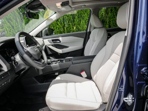Used 2026 Nissan Rogue Dark Armor FWD image 16