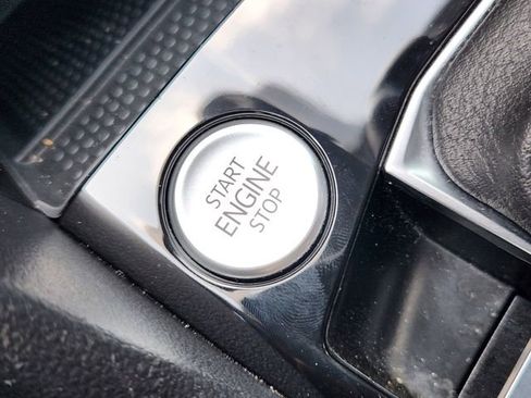 New 2024 Volkswagen Taos SE image 17