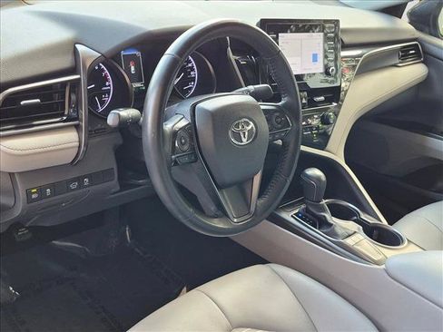 Used 2022 Toyota Camry SE w/ Convenience Package FWD image 9