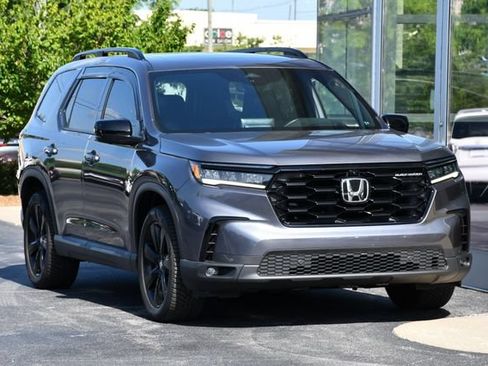 Used 2025 Honda Pilot Black Edition image 6