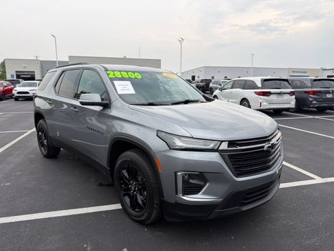 Used 2023 Chevrolet Traverse LT FWD image 8