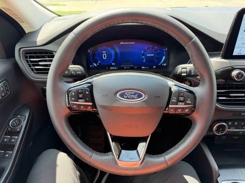 Used 2022 Ford Escape Titanium w/ Class II Trailer Tow Package image 21