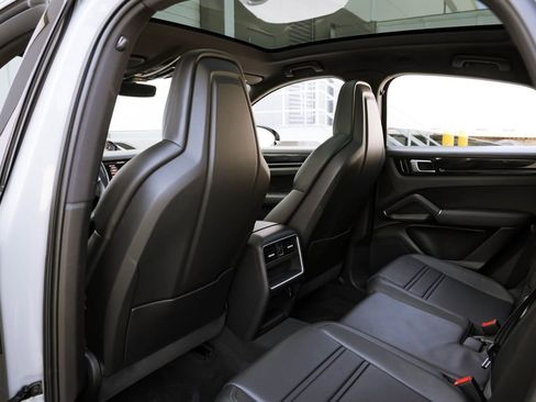 Used 2021 Porsche Cayenne Coupe image 30