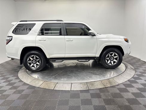 Used 2022 Toyota 4Runner TRD Off-Road Premium w/ Moonroof Package AWD/4WD image 17