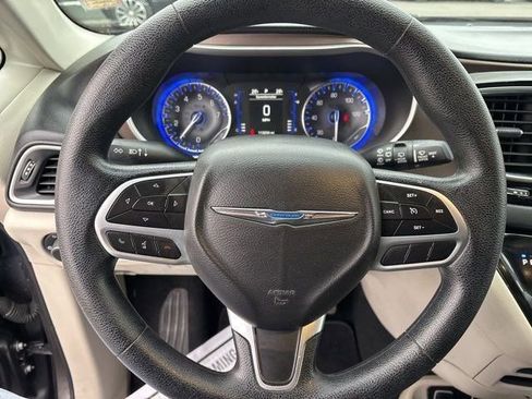 Used 2020 Chrysler Voyager Lxi image 16