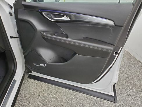 Used 2024 Buick Envision Preferred image 18