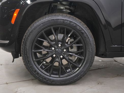 Used 2023 Jeep Grand Cherokee L Summit w/ Advanced Protech Group IV image 32