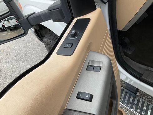 Used 2016 Ford F250 Lariat w/ Chrome Package image 8