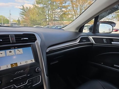 Used 2019 Ford Fusion SEL FWD image 19