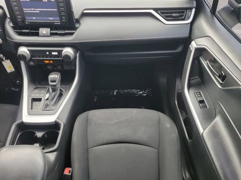 Used 2021 Toyota RAV4 LE image 13